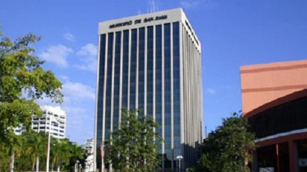  Revol&uacute; en la Torre municipal de San Juan, pagan bono de navidad &ldquo;a unos si a otros no&rdquo; 