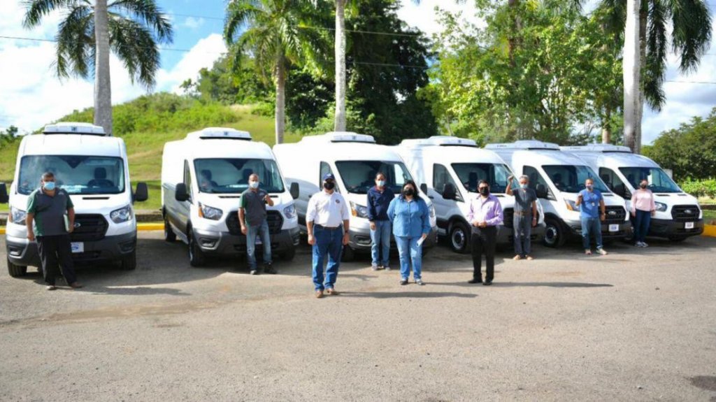  Agricultura entrega flota de veh&iacute;culos para los centros de mercadeo tras inversi&oacute;n de m&aacute;s de 380 mil d&oacute;lares 
