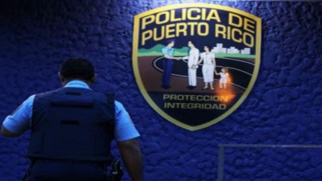  Arrestan mujeres frente a comandancia que viajaban en guagua robada a conductor Uber en Bayam&oacute;n 