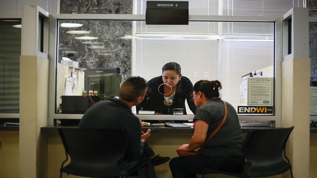  Acuerdo consigue licencias de conducir a personas "sin techo" en Nuevo M&eacute;xico 