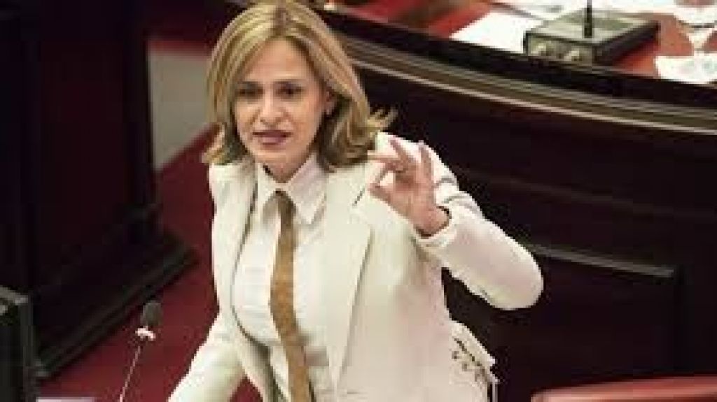  Zo&eacute; Laboy lamenta se cuelgue proyectos terapias de conversi&oacute;n y alega ofreci&oacute; detalles a caucus cameral 