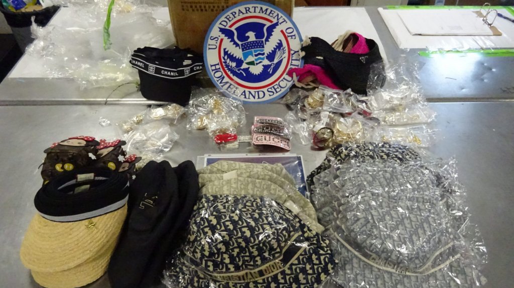  Federales alertan sobre venta en l&iacute;nea de productos pirateados 