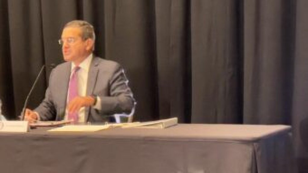  Gobernador dice que hay un impuesto al Sol en el RSA de la AEE, pero la Junta insiste en que eso no existe 