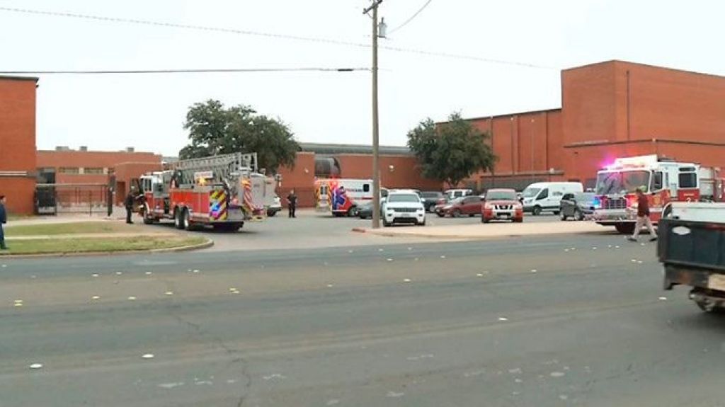 Estudiante de secundaria apu&ntilde;ala a dos compa&ntilde;eros en Texas 