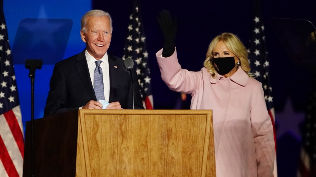  Biden arremete contra Trump por retrasos en la distribuci&oacute;n de la vacuna 