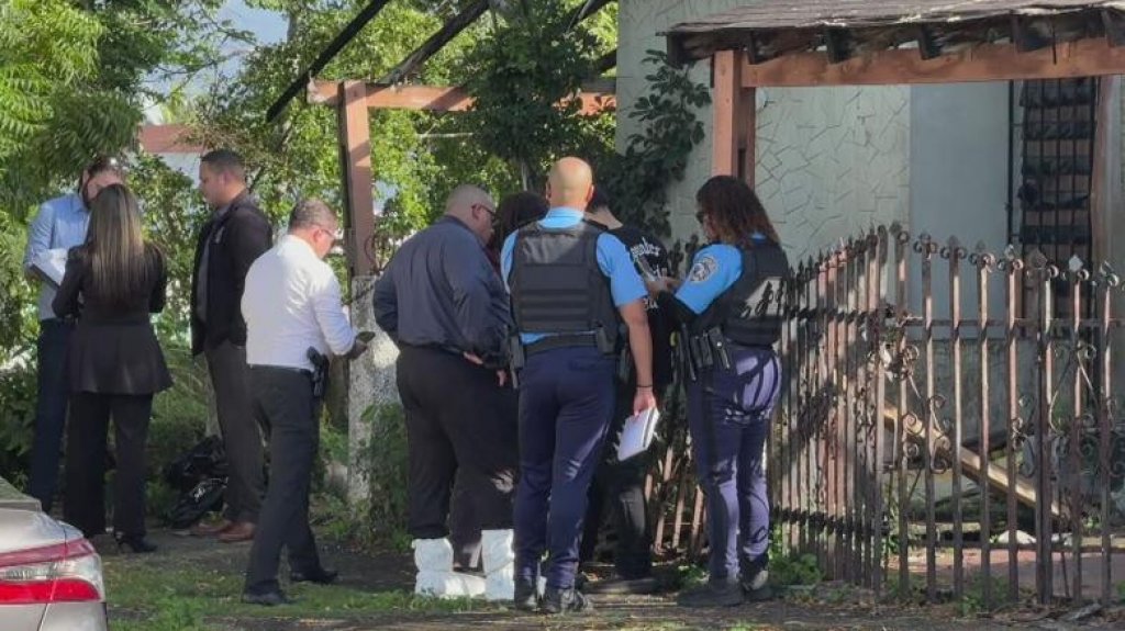  Hallan cuerpos de hombre y mujer en estado de descomposici&oacute; en residencia de Carolina 