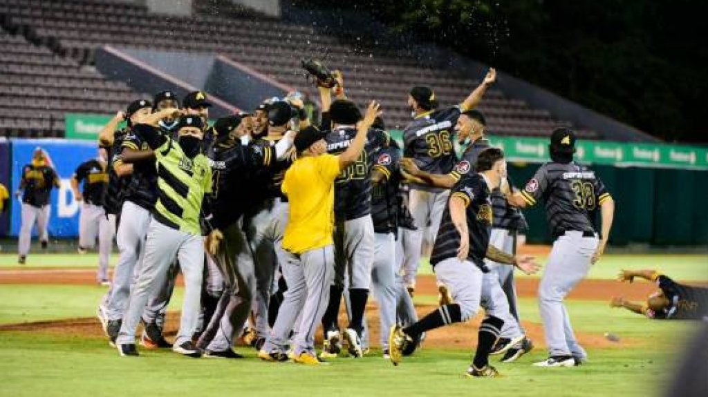  Águilas Cibaeñas se coronan campeones del torneo invernal con remontada histórica 