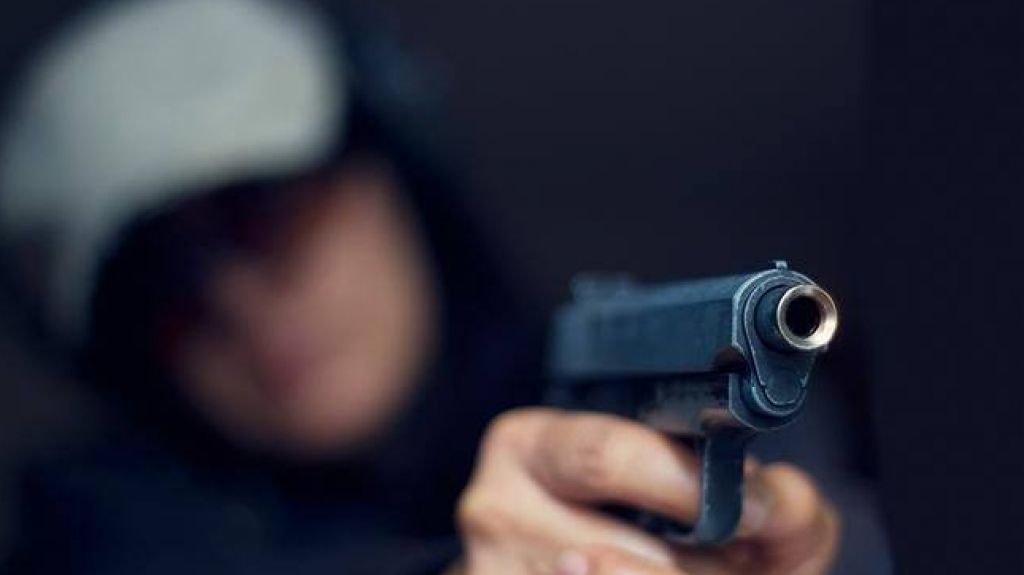  Dos hombres armados asaltan negocio en Arecibo 