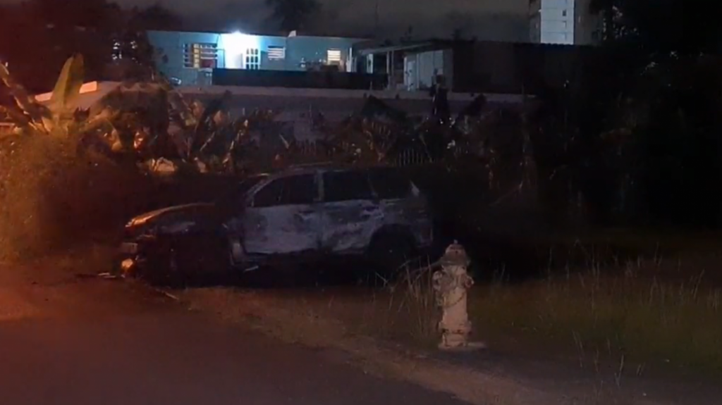  Video: Atado y amordazado encuentran un cuerpo dentro de auto al que le prendieron fuego en Rio Piedras 