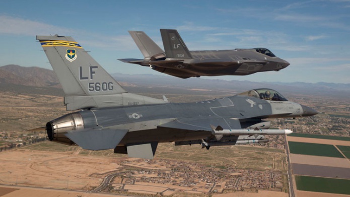 Un F-35 de quinta generaciÃ³n sale perdiendo en un duelo 'cara a cara' con el viejo F-16