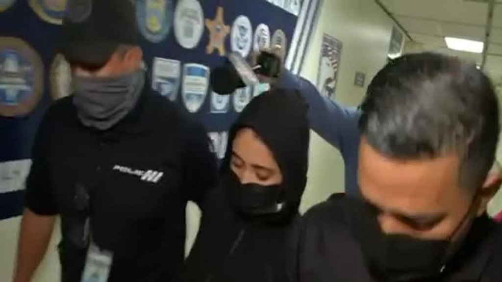  Video: Momento en que la esposa de Felix Verdejo sale de su cita con el CIC 