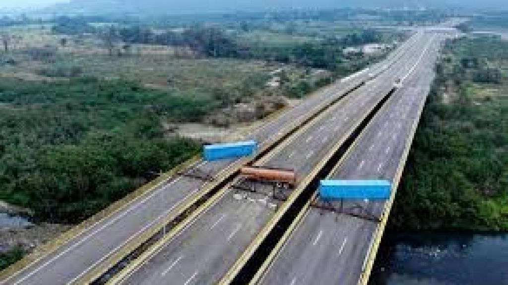  Vea video: Ej&eacute;rcito venezolano bloquea puente fronterizo para evitar la entrada de ayuda humanitaria 