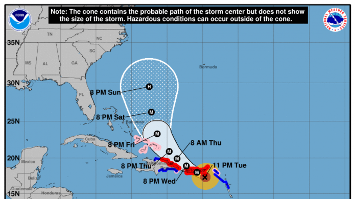 MarÃ­a expande los vientos de huracÃ¡n a unas 60 millas de su centro.