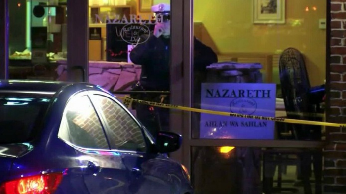 Hombre con machete ataca en un restaurante y deja 4 personas heridas