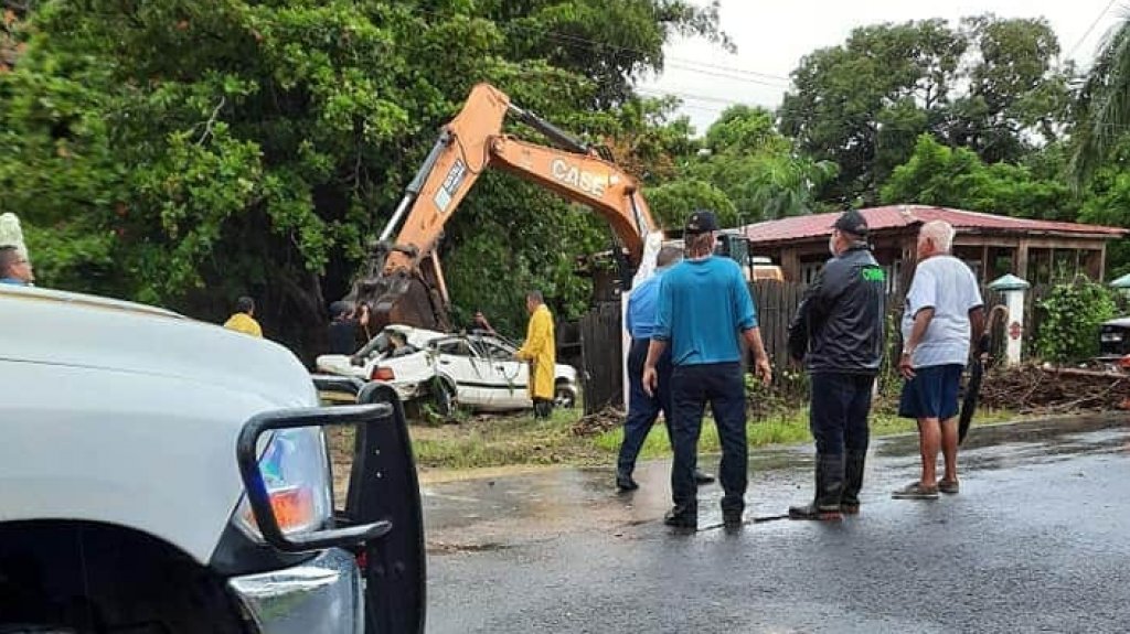  Contin&uacute;a la B&uacute;squeda de Conductora arrastrada junto a su auto por un golpe de agua en Rinc&oacute;n 