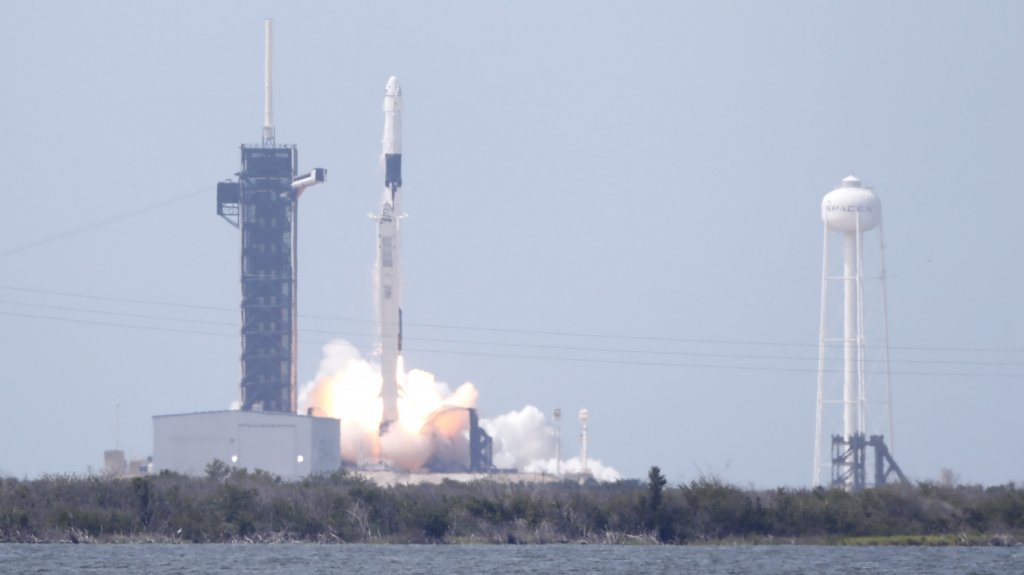  La nueva c&aacute;psula de carga de SpaceX viaja ya por el espacio hacia la EEI 