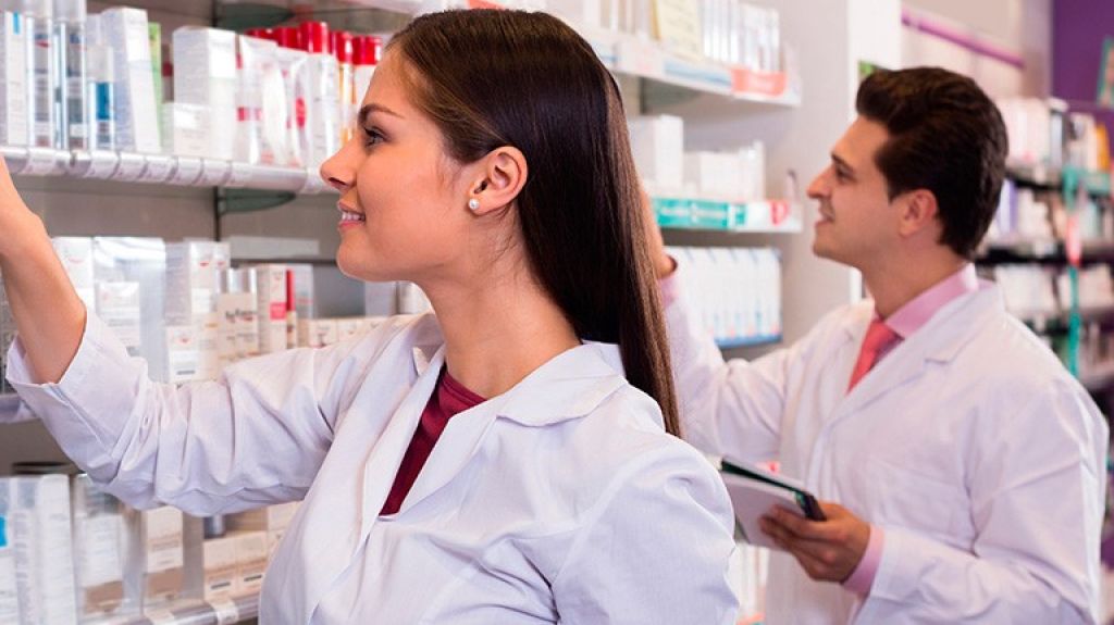  T&eacute;cnicos de farmacia piden incentivo gubernamental por el Covid-19 