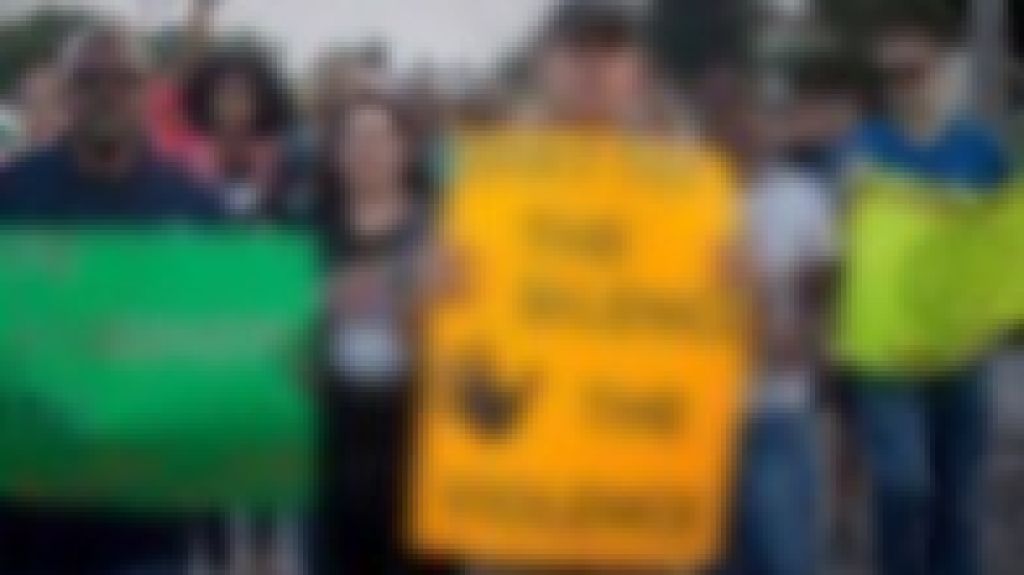  Yabucoe&ntilde;os y barranquite&ntilde;os protestan por la luz 