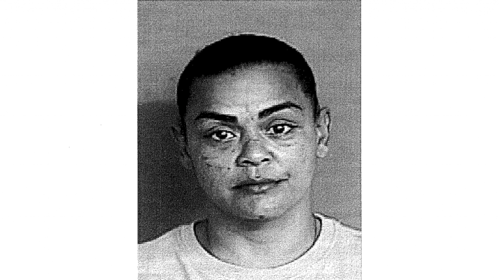  Colocan grillete electr&oacute;nico a mujer que le dio con un tubo a una menor de 15 a&ntilde;os en Isabela 