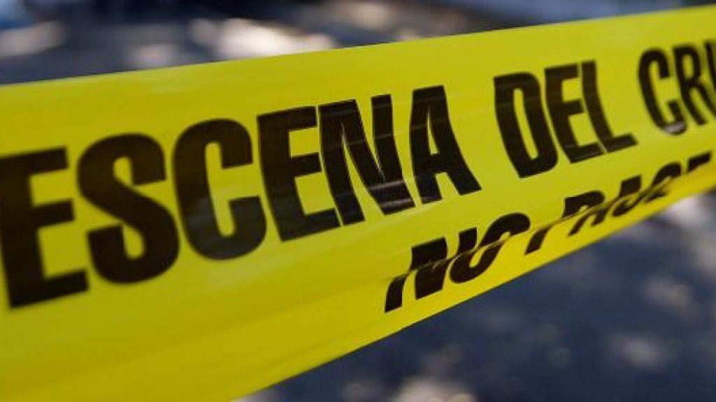  Denuncian que policías estatales “La ca@$#” en una escena de asesinato hoy en Puerto Nuevo 