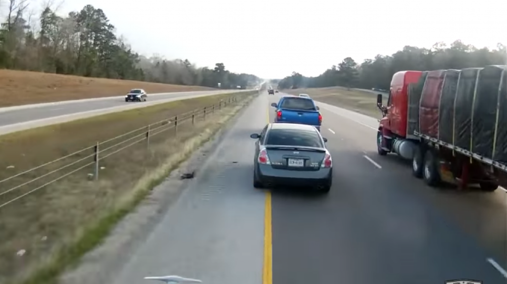  Este Video Muestra La Raz&oacute;n Por La Que Nunca Debes Adelantar Camiones De 18 Ruedas 
