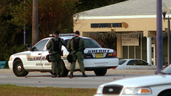 Video: Un policía muerto y otro heridos durante tiroteo en Kissimmee Florida  