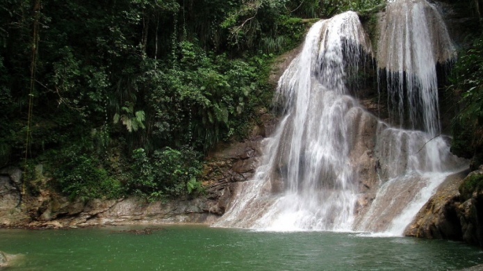 Turista menor de 15 años sufre caída en Cascada de "Gozalandia" en San Sebastián 