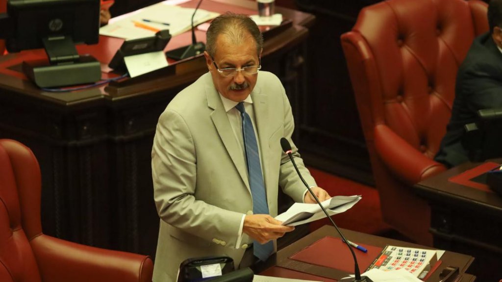  Senadores se unen en esfuerzo tripartita para facilitar acceso a energ&iacute;a renovable 