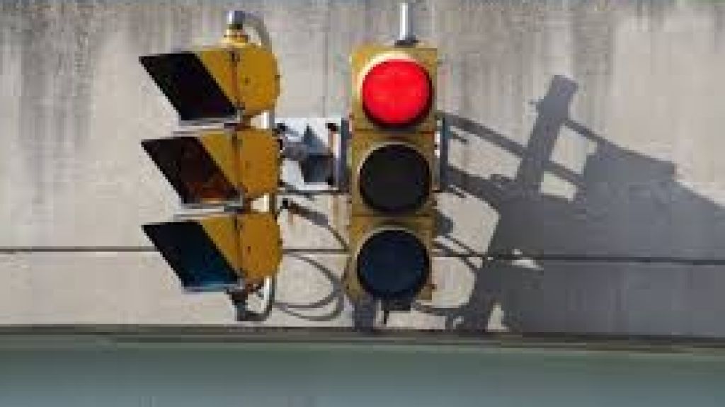  Porque se cay&oacute; otro sem&aacute;foro, cancelan contrato a compa&ntilde;&iacute;a encargada de repararlos 