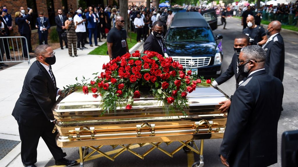  Mine&aacute;polis despide a Floyd mientras polic&iacute;as implicados se acusan entre ellos 