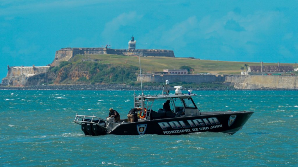  Ahora: Municipales de San Juan encuentran y rescatan hombre desparecido en Bah&iacute;a de San Juan 