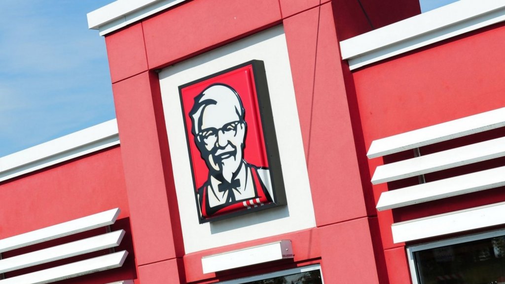  KFC retira su eslogan de más de 60 años por ser inapropiado en tiempos de coronavirus 