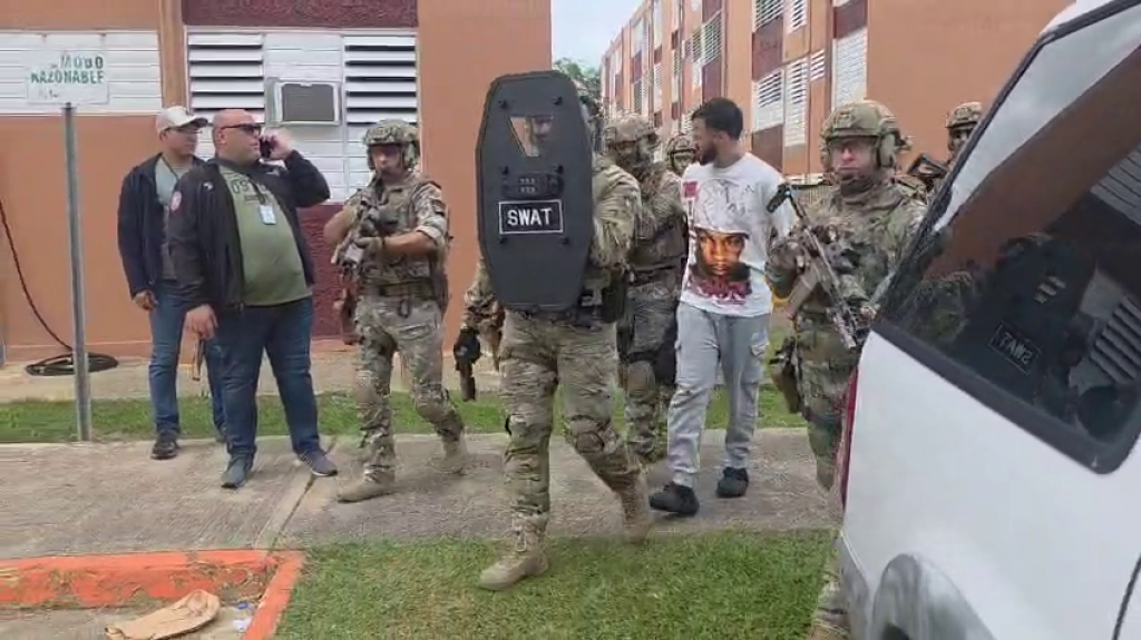 Video: Operativo en residencial de Trujillo Alto deja cuatro adultos arrestados y un menor intervenido 