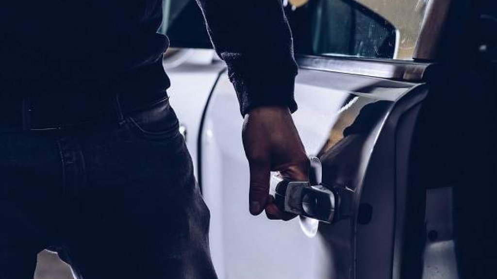  Reportan robo de un auto en Isla Verde 