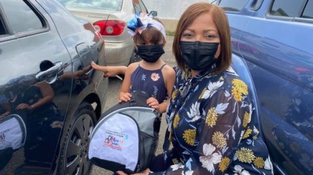  Unos dos mil participantes de los programas Early Head Start y Head Start de Barceloneta reciben mochilas de emergencia 