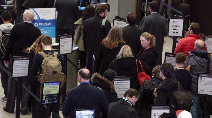 Suspenden mÃ¡s vuelos por tormenta invernal en EEUU