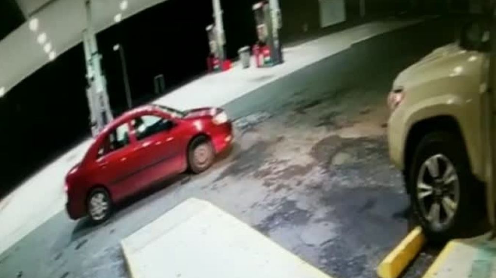  Video: Llegaron con una Toyota Tacoma a gasolinera en Naranjito y robaron maquina ATM 