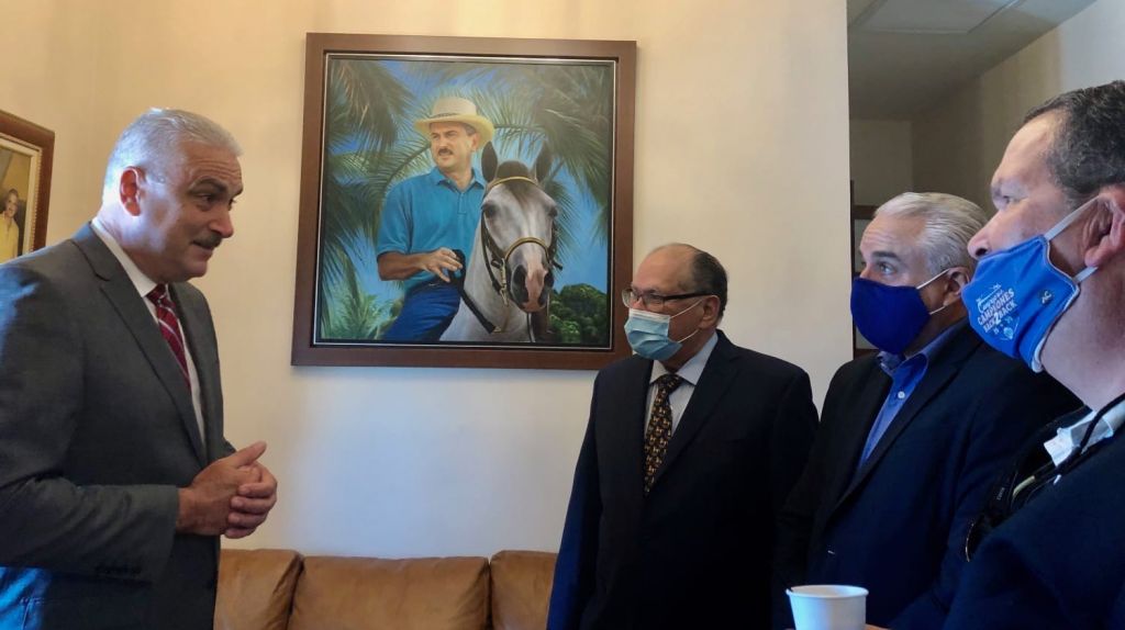  Reclaman miembros de un comit&eacute; de reforma a la Legisladores investigar industria h&iacute;pica 