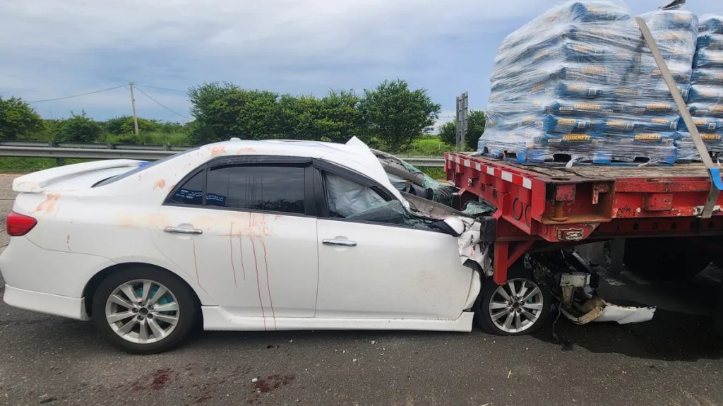  Polic&iacute;a se queda dormido y tiene accidente grave en Hatillo 