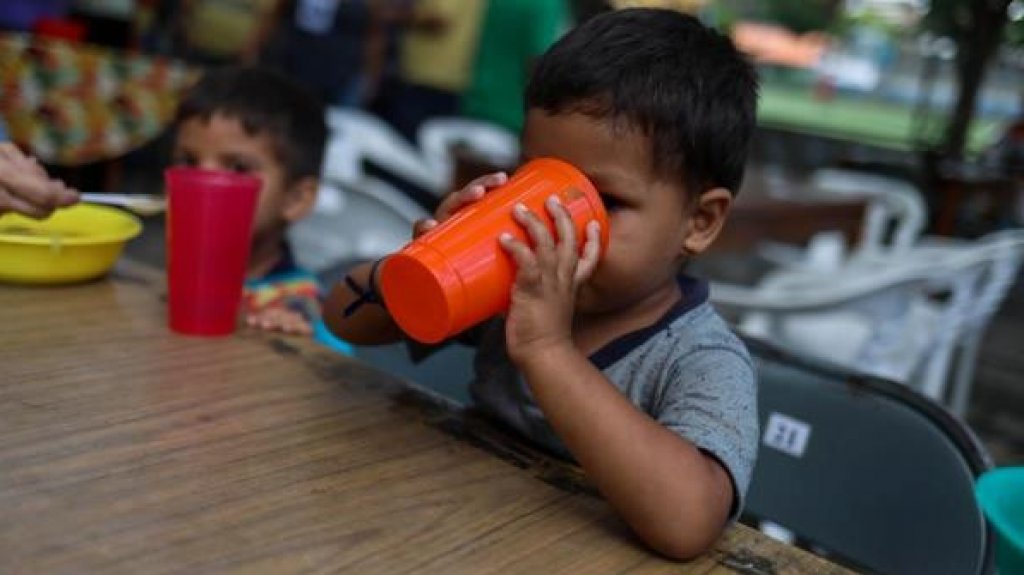  Camarera de Florida salva con se&ntilde;ales secretas a un ni&ntilde;o v&iacute;ctima de abuso 