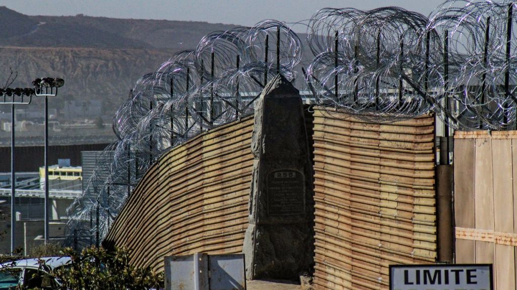  Trump insiste en que M&eacute;xico ya est&aacute; pagando el muro fronterizo 