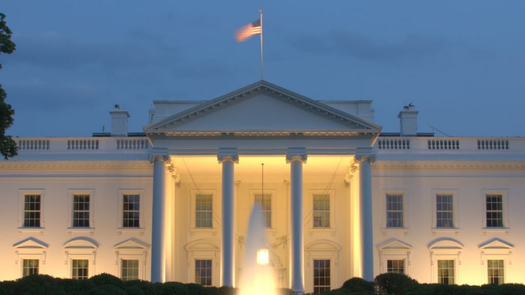  La Casa Blanca prepara una orden ejecutiva para producir en EE.UU. f&aacute;rmacos esenciales que compra fuera 