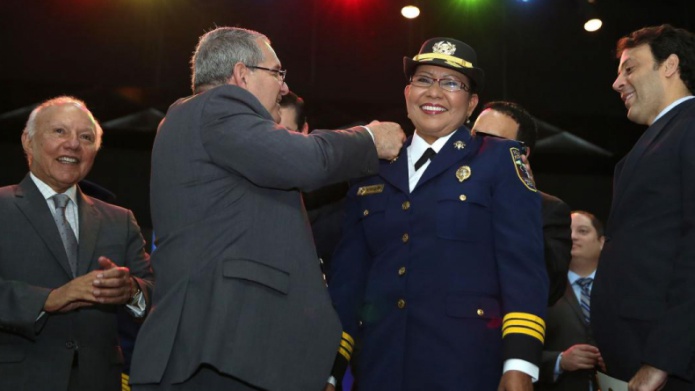 Policías se quemaron las pestañas para tomar exámenes y no los ascendieron pero si ascienden a "Los amigos del alma"