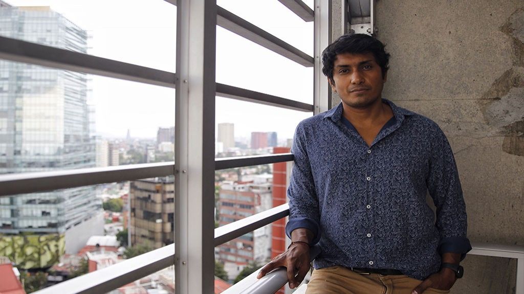  Tenoch Huerta: "Tal vez escuchando podr&iacute;amos evitar que la violencia crezca" 