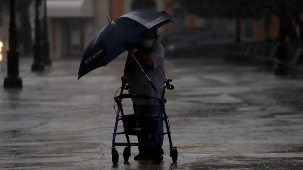  Laura deja en Puerto Rico cerca de 200.000 sin electricidad y mucha lluvia 