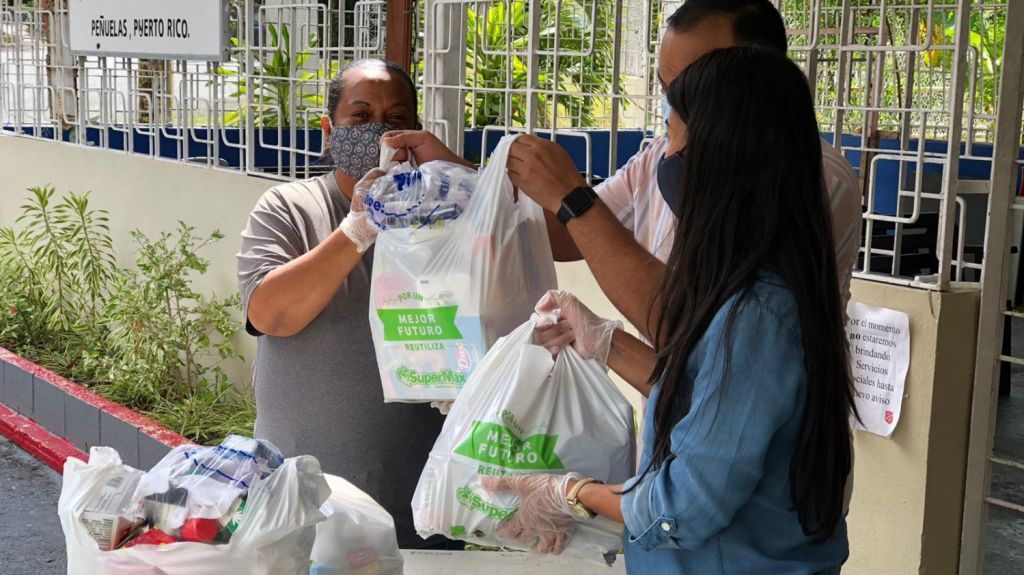  SuperMax y Salvation Army entregan compras para damnificados por temblores de la zona sur 