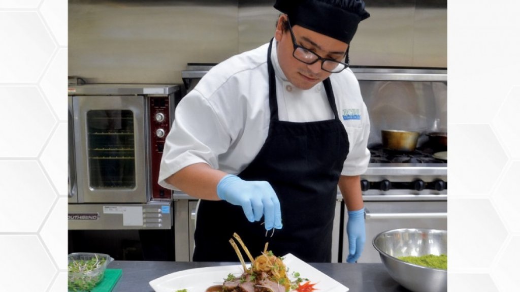  Destacan bondades de la carrera de gastronom&iacute;a y dan a conocer historia de &eacute;xito de profesor y estudiante boricuas 