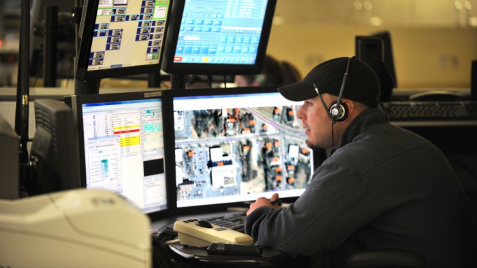 Mujer llama al 911 para ordenar pizza y el operador descifra su verdadero mensaje