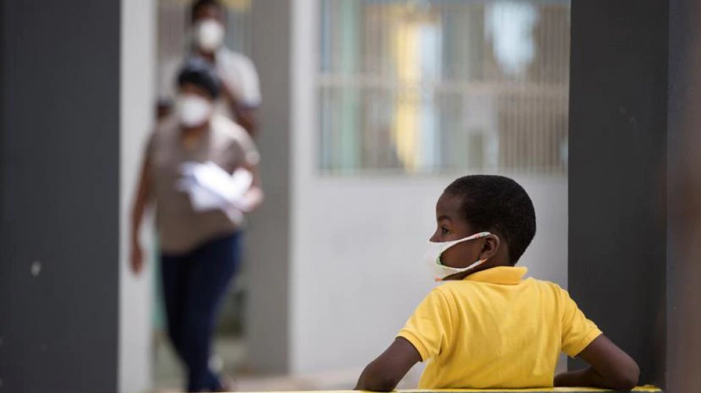  Coalición Científica recomienda uso de mascarillas en lugares cerrados ante alza en tasa de positividad 