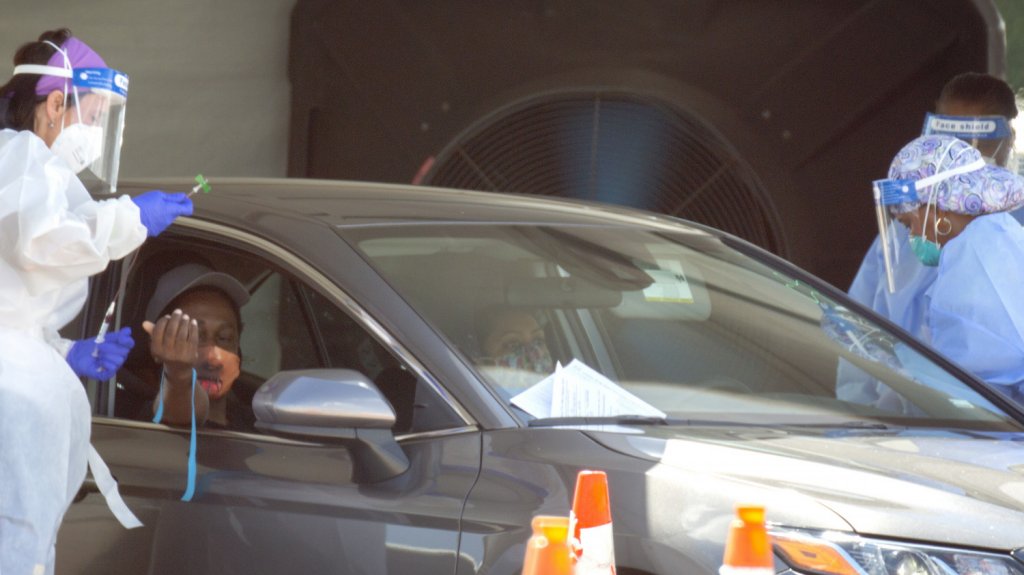  Florida se acerca a las 15.000 muertes por COVID-19 y sube tasa de contagios 